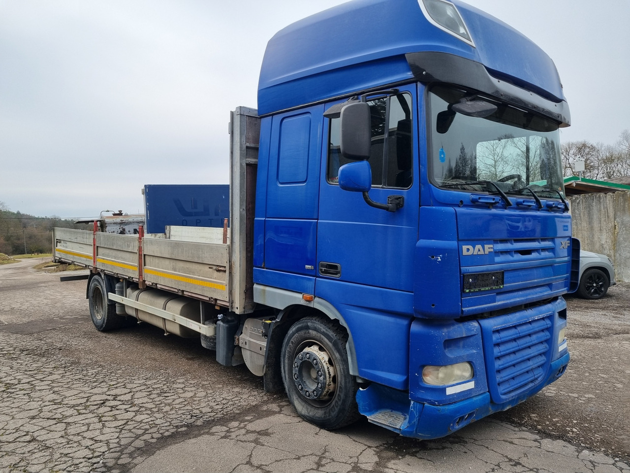 DAF XF 105.410 LD 4x2 EURO5 automat - Camion plateau: photos 3 DAF XF 105.410 LD 4x2 EURO5 automat - Camion plateau: photos 3