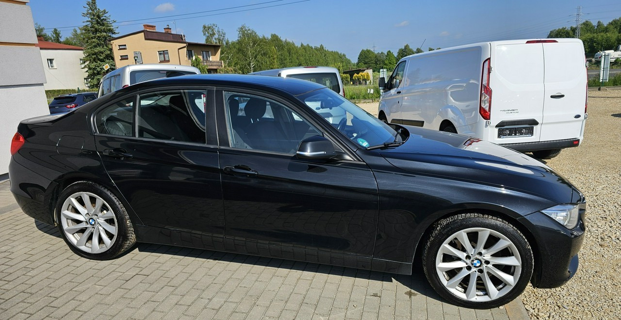 BMW SERIA 3 V (F30/F31/F34) BMW SERIA 3 BMW 330D xDrive ładny stan 4x4 sedan - Berline: photos 5 BMW SERIA 3 V (F30/F31/F34) BMW SERIA 3 BMW 330D xDrive ładny stan 4x4 sedan - Berline: photos 5