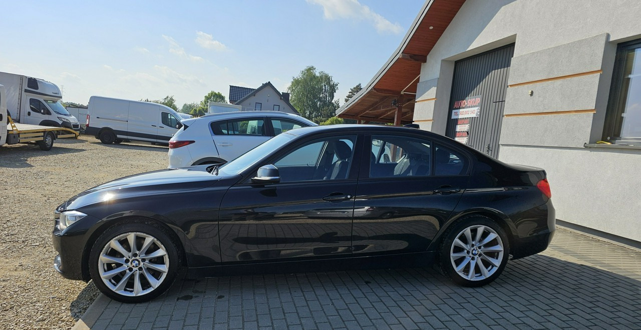 BMW SERIA 3 V (F30/F31/F34) BMW SERIA 3 BMW 330D xDrive ładny stan 4x4 sedan - Berline: photos 4 BMW SERIA 3 V (F30/F31/F34) BMW SERIA 3 BMW 330D xDrive ładny stan 4x4 sedan - Berline: photos 4