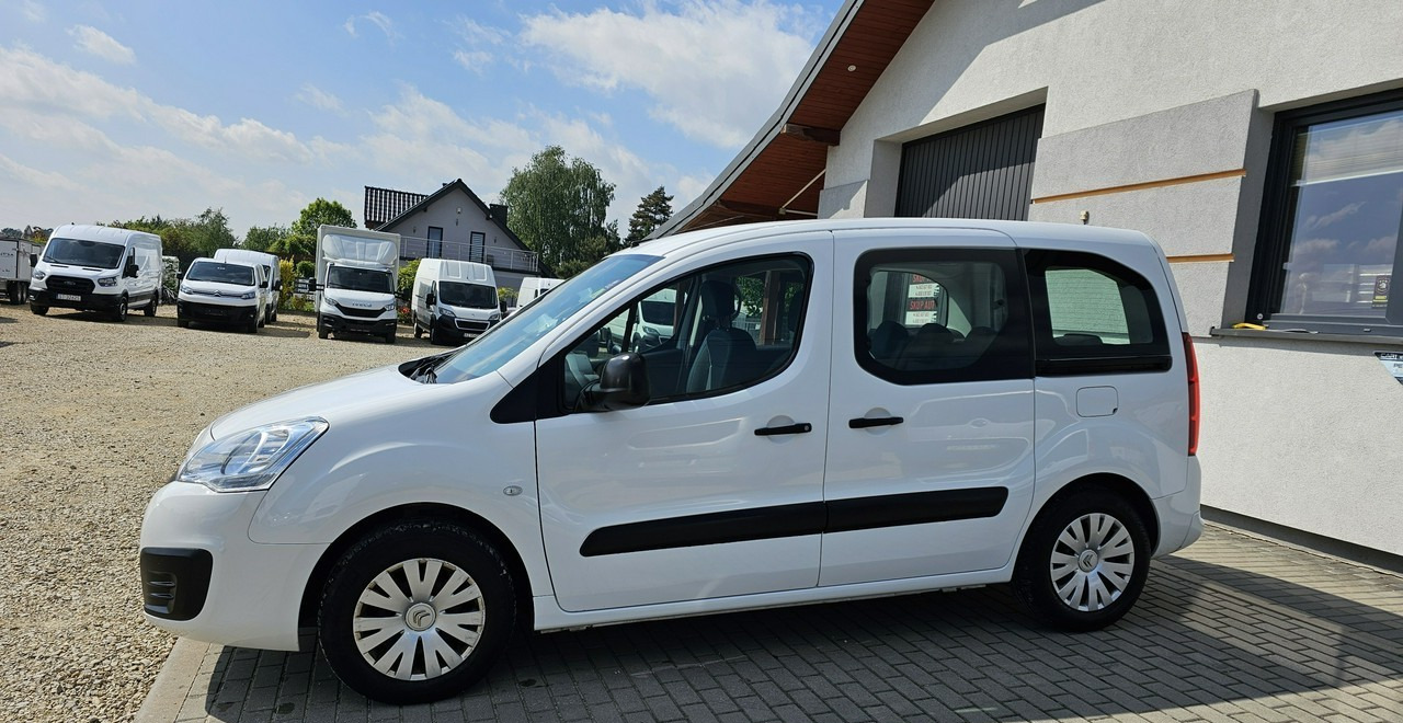 Peugeot Partner II 5 -osobowy - Voiture: photos 5 Peugeot Partner II 5 -osobowy - Voiture: photos 5