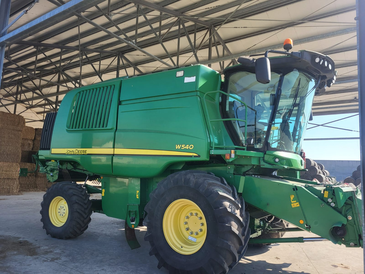 John Deere W540 - Moissonneuse-batteuse: photos 1 John Deere W540 - Moissonneuse-batteuse: photos 1