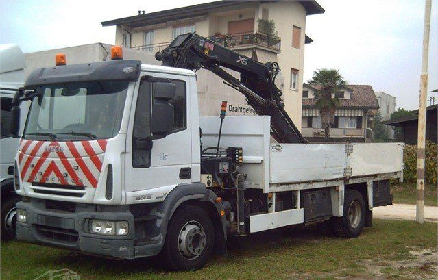 Iveco EUROCARGOeurocargo 160e25 - Camion plateau, Camion grue: photos 1 Iveco EUROCARGOeurocargo 160e25 - Camion plateau, Camion grue: photos 1