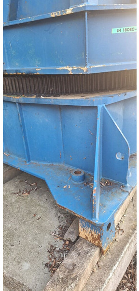 Liebherr 180EC-H 40m jib slewing part / good price - Grue à tour: photos 2 Liebherr 180EC-H 40m jib slewing part / good price - Grue à tour: photos 2