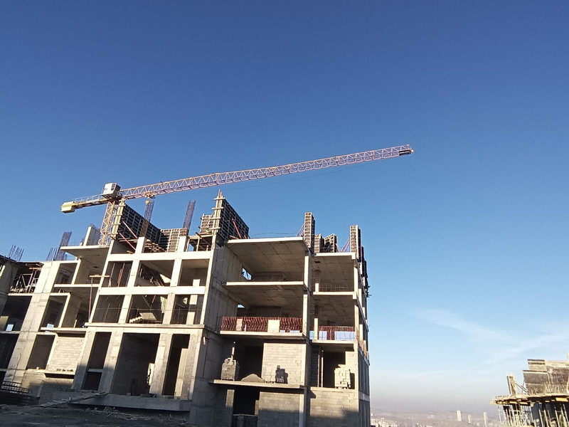 Liebherr 71EC-B, 2006yom, 36m huh, cross, cabin - Grue à tour: photos 2 Liebherr 71EC-B, 2006yom, 36m huh, cross, cabin - Grue à tour: photos 2