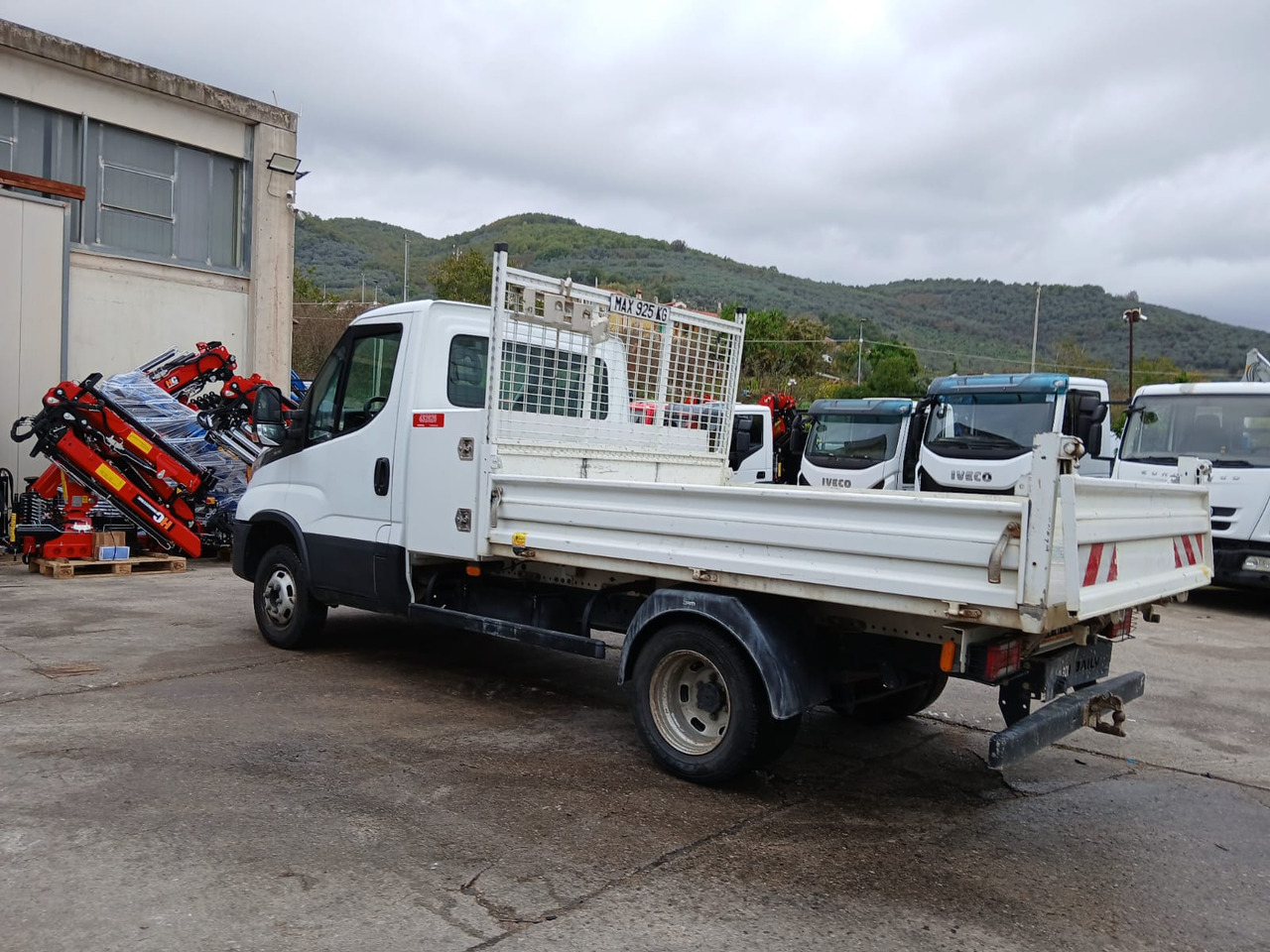 IVECO DAILY 35-120 - Camion grue: photos 5 IVECO DAILY 35-120 - Camion grue: photos 5