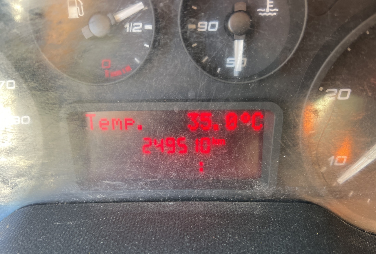 IVECO DAILY 35-140 - Utilitaire benne: photos 2 IVECO DAILY 35-140 - Utilitaire benne: photos 2