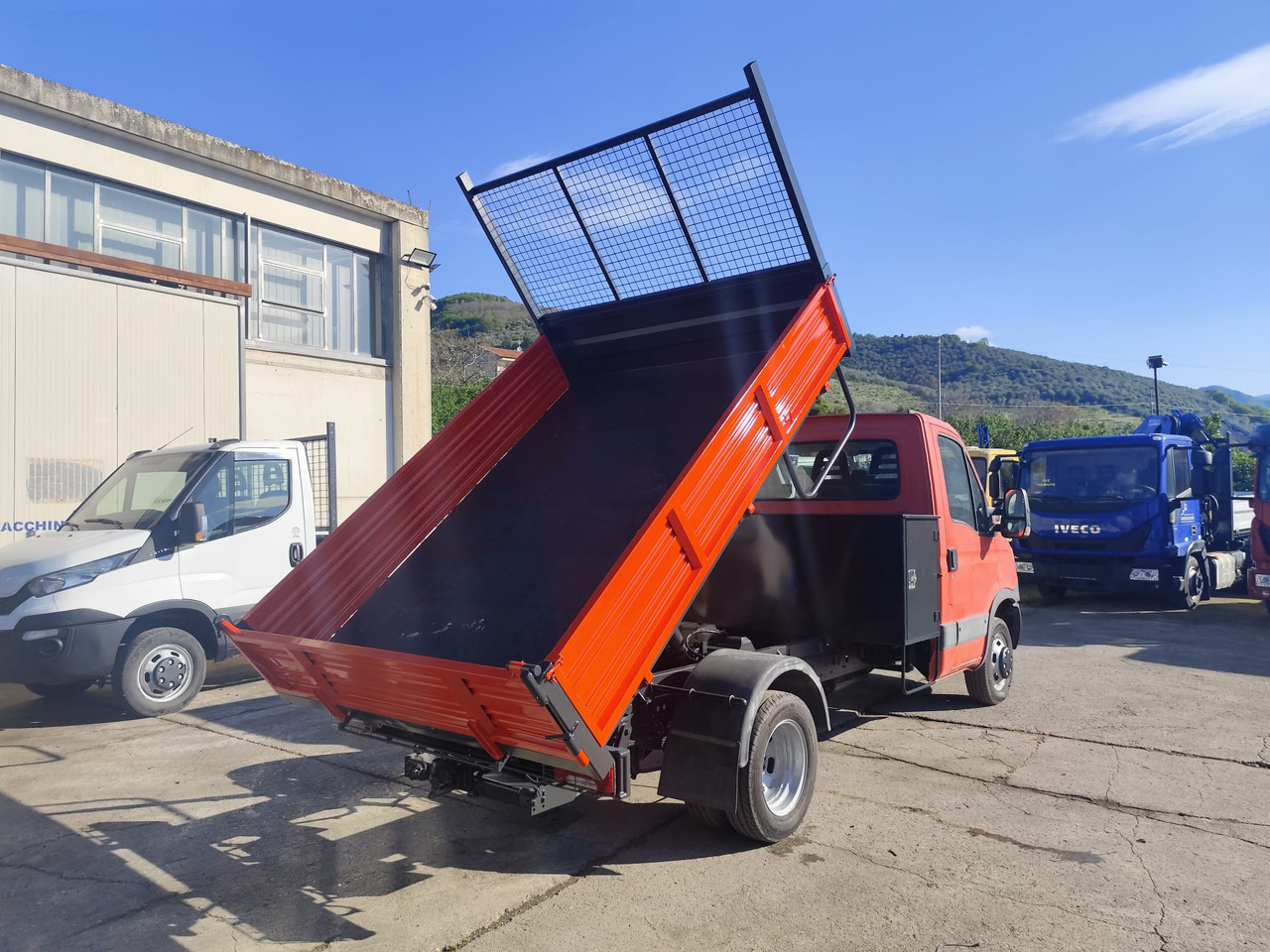 IVECO DAILY 35C13 - Utilitaire benne: photos 4 IVECO DAILY 35C13 - Utilitaire benne: photos 4