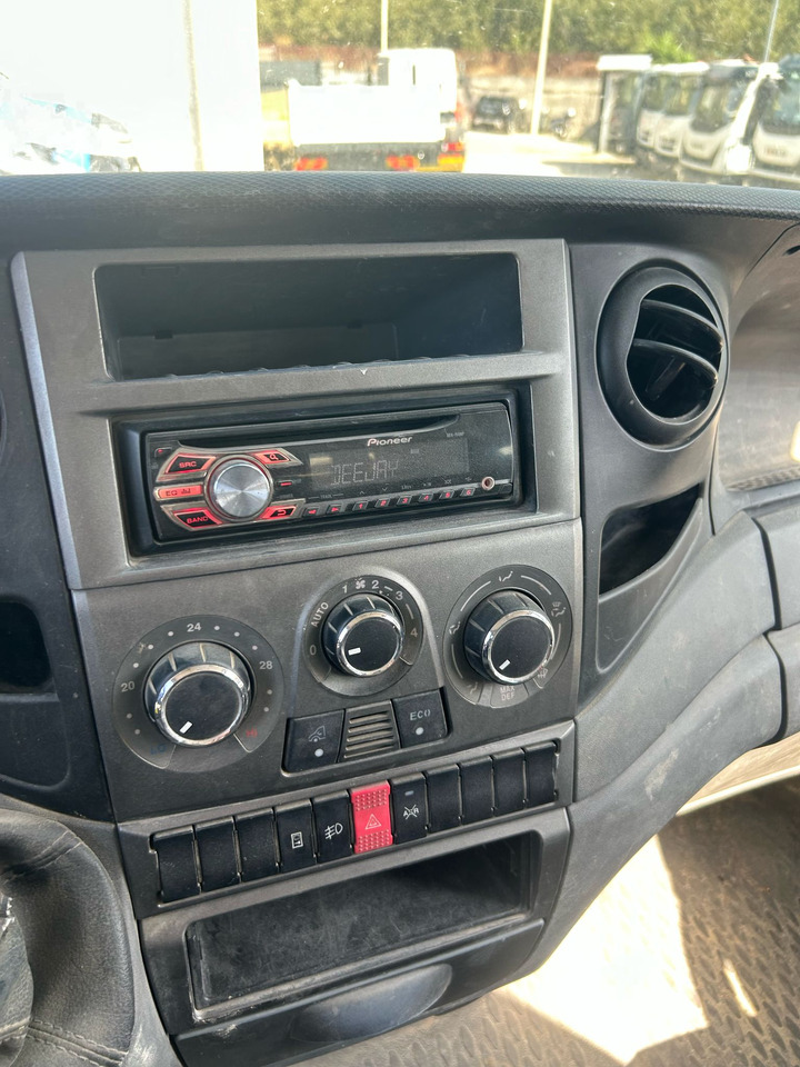 IVECO DAILY 35C13 - Utilitaire benne: photos 4 IVECO DAILY 35C13 - Utilitaire benne: photos 4