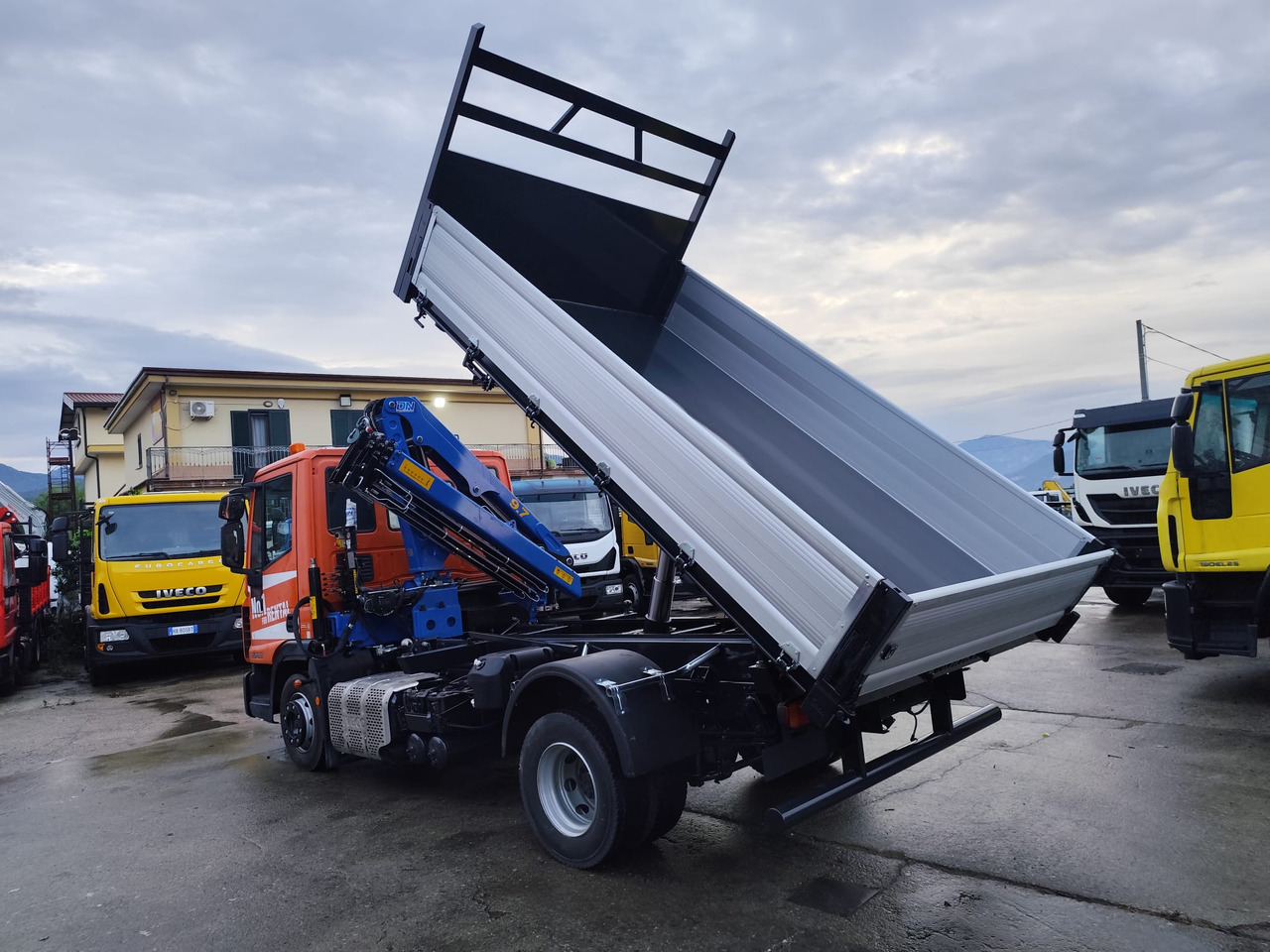 IVECO EUROCARGO 120-90L - Camion grue, Camion benne: photos 3 IVECO EUROCARGO 120-90L - Camion grue, Camion benne: photos 3