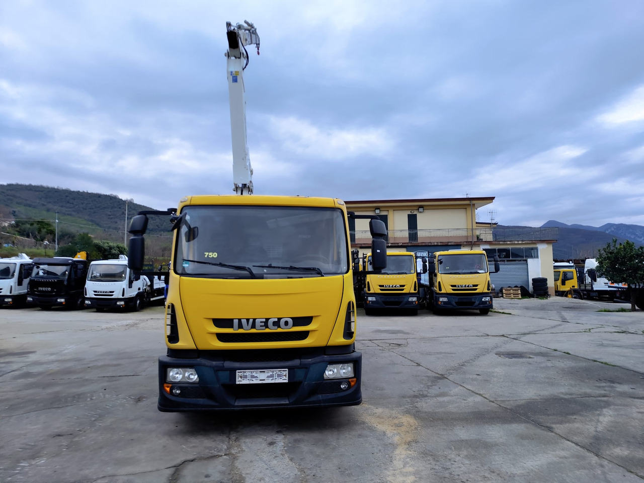 Camion grue IVECO EUROCARGO 120E28P: photos 28