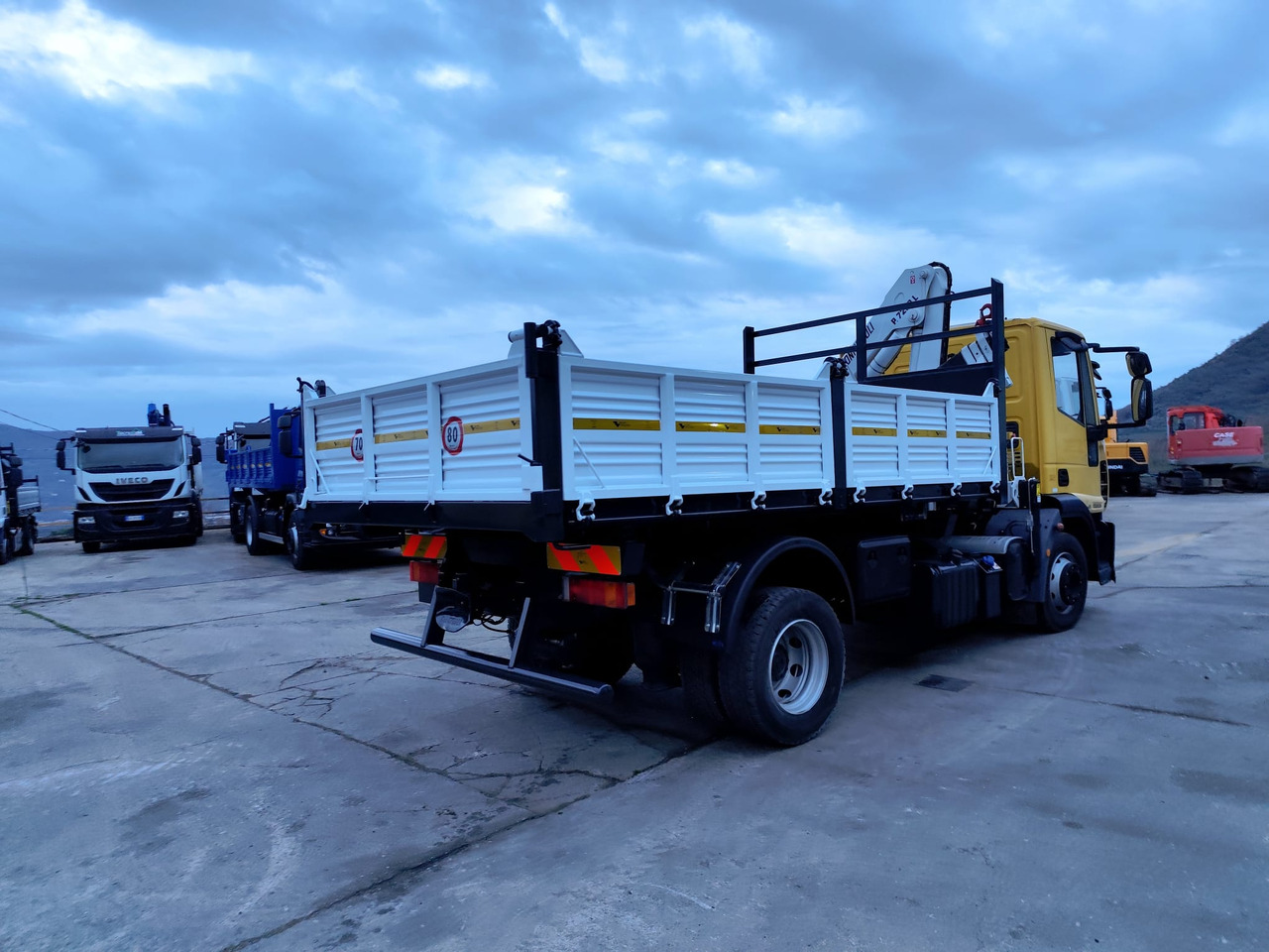 Camion grue IVECO EUROCARGO 120E28P: photos 42