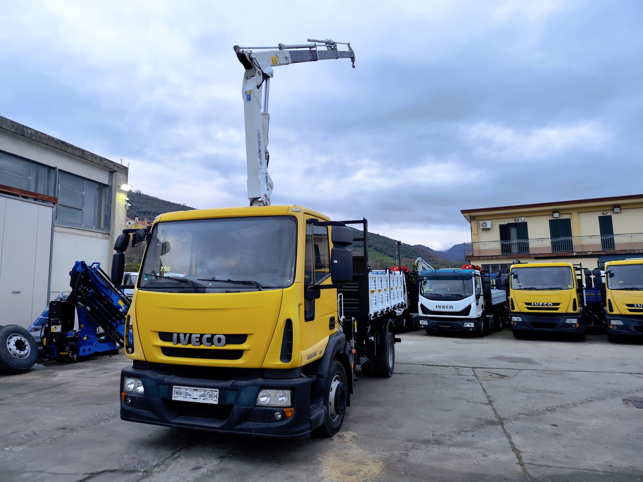 Camion grue IVECO EUROCARGO 120E28P: photos 27