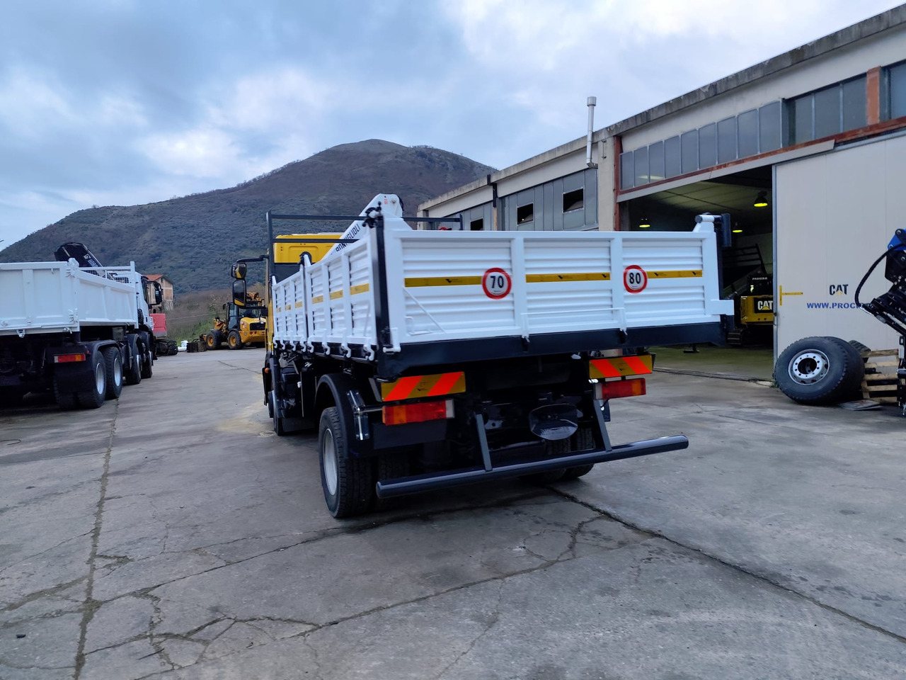 Camion grue IVECO EUROCARGO 120E28P: photos 37