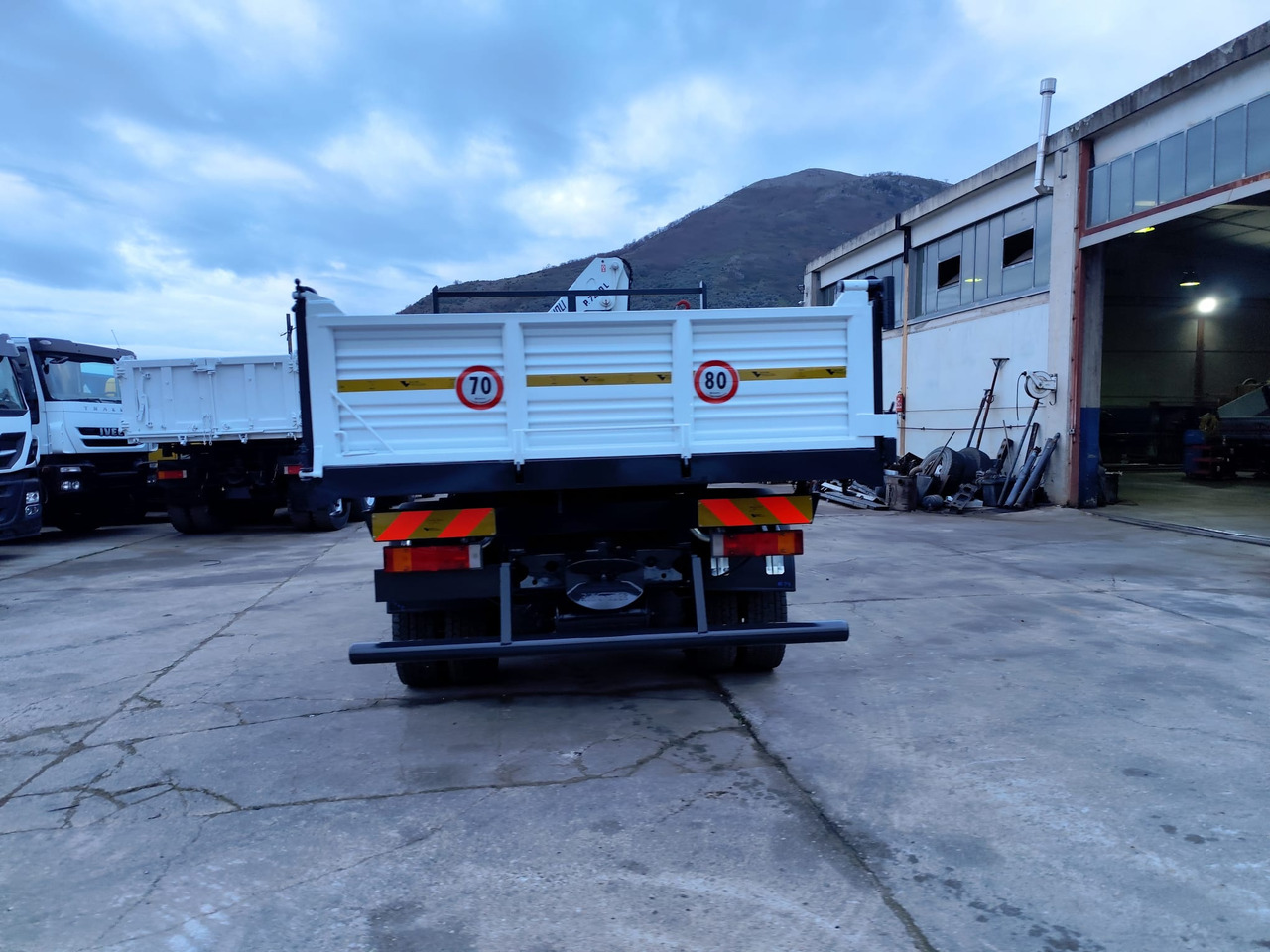Camion grue IVECO EUROCARGO 120E28P: photos 39
