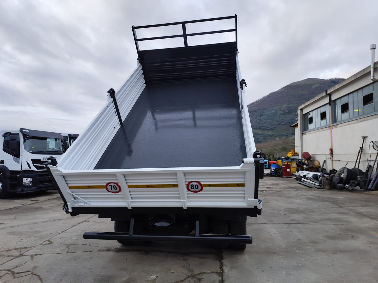Camion grue IVECO EUROCARGO 120E28P: photos 14