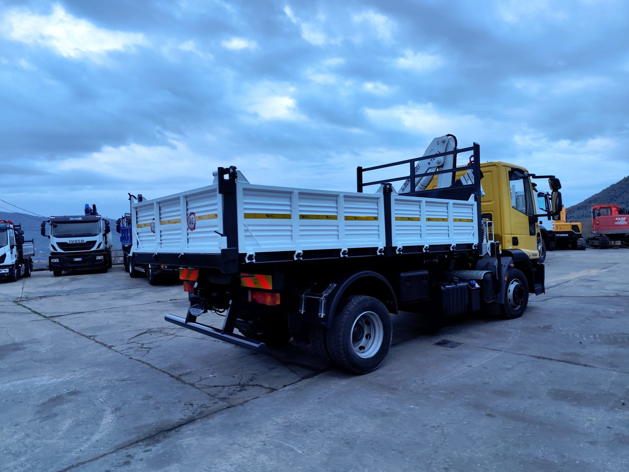Camion grue IVECO EUROCARGO 120E28P: photos 44