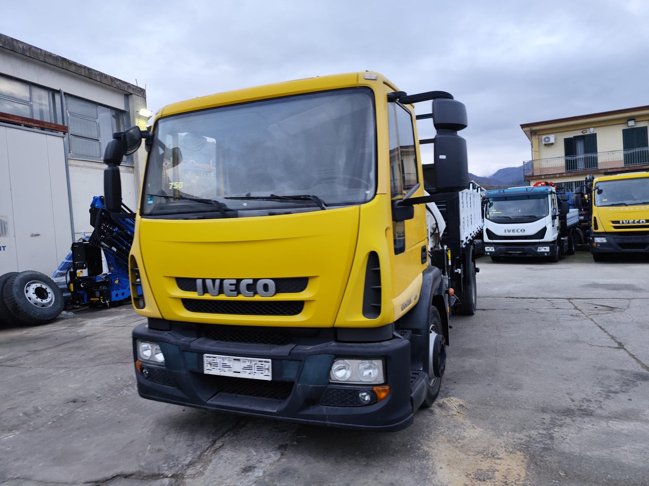 Camion grue IVECO EUROCARGO 120E28P: photos 47