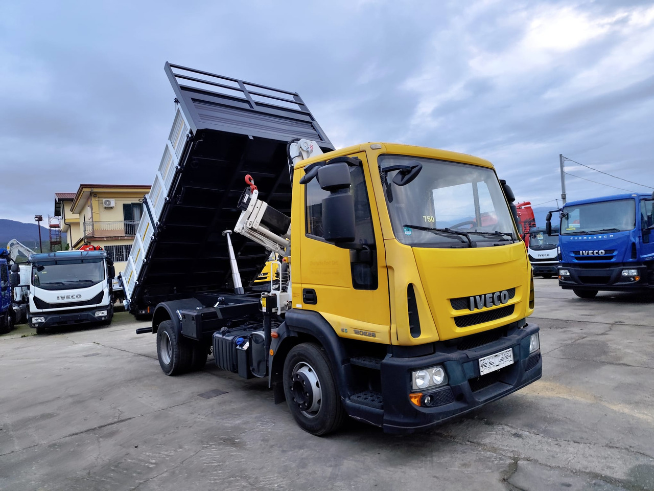 Camion grue IVECO EUROCARGO 120E28P: photos 10