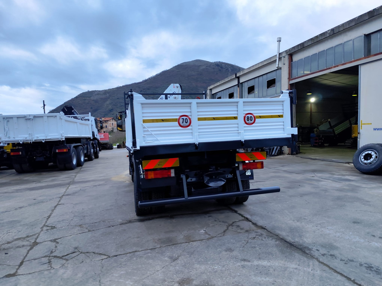 Camion grue IVECO EUROCARGO 120E28P: photos 38