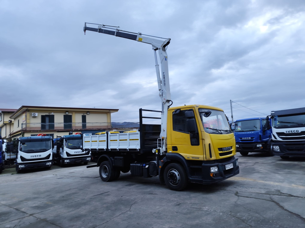 Camion grue IVECO EUROCARGO 120E28P: photos 32