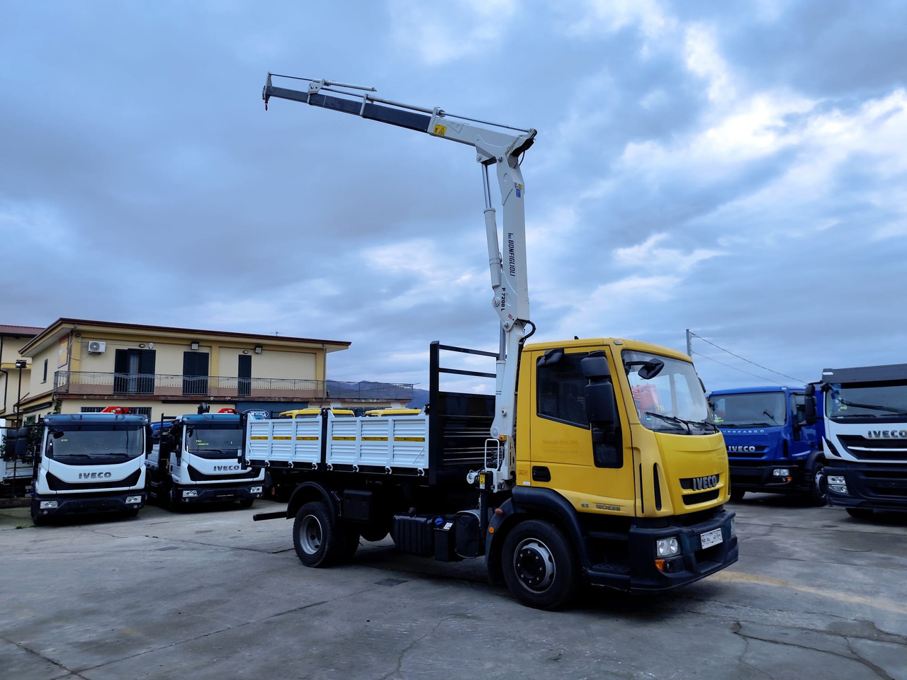 Camion grue IVECO EUROCARGO 120E28P: photos 19