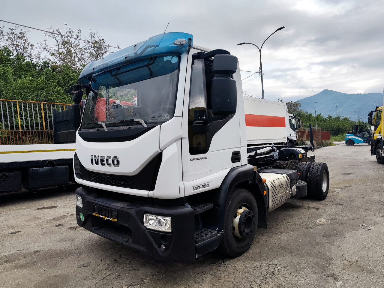 IVECO EUROCARGO 140-250 - Camion ampliroll: photos 1 IVECO EUROCARGO 140-250 - Camion ampliroll: photos 1