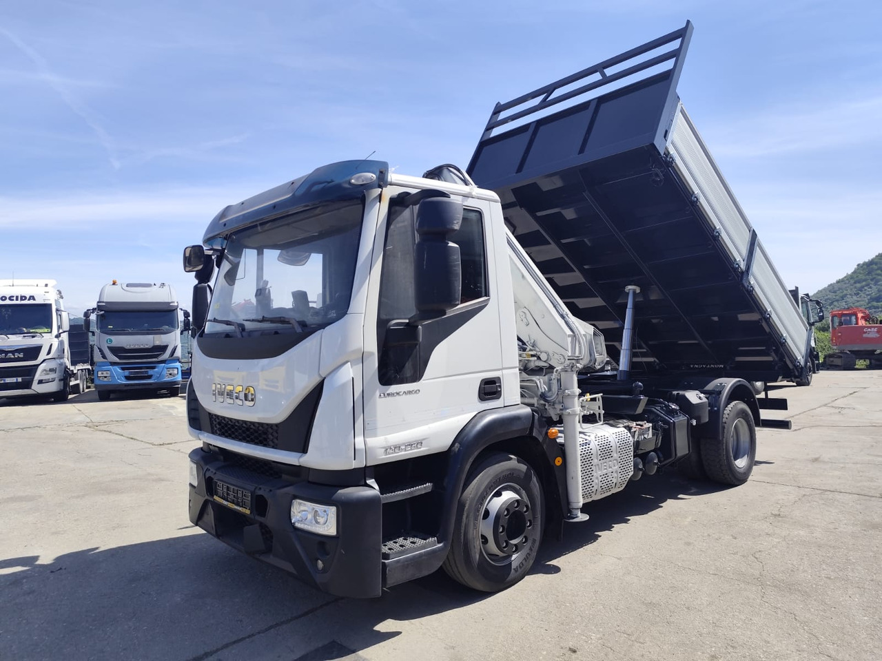 IVECO EUROCARGO 140-250 - Camion grue: photos 1 IVECO EUROCARGO 140-250 - Camion grue: photos 1
