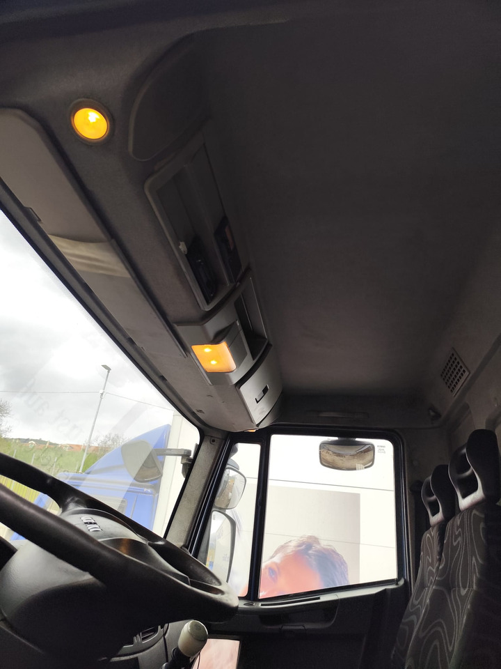 IVECO EUROCARGO 140E25 - Camion benne: photos 2 IVECO EUROCARGO 140E25 - Camion benne: photos 2