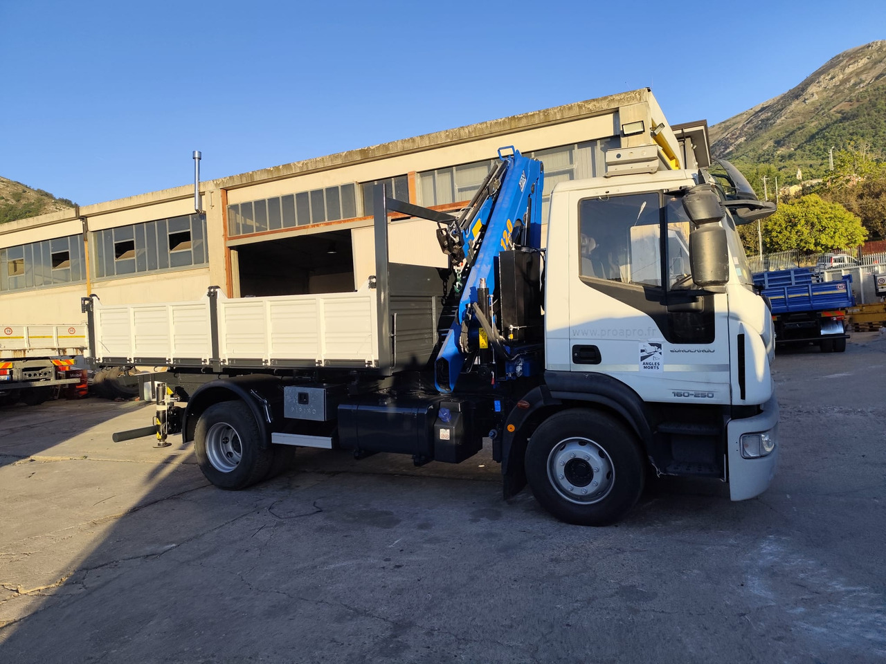 IVECO EUROCARGO 160-250 - Camion grue, Camion benne: photos 5 IVECO EUROCARGO 160-250 - Camion grue, Camion benne: photos 5