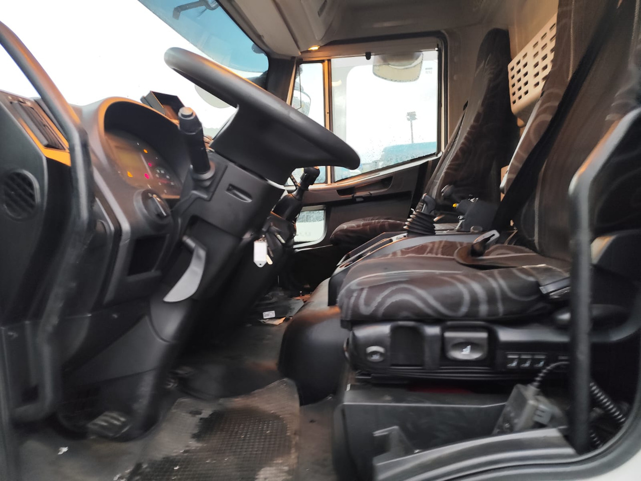 IVECO EUROCARGO 160-280 - Camion grue: photos 5 IVECO EUROCARGO 160-280 - Camion grue: photos 5