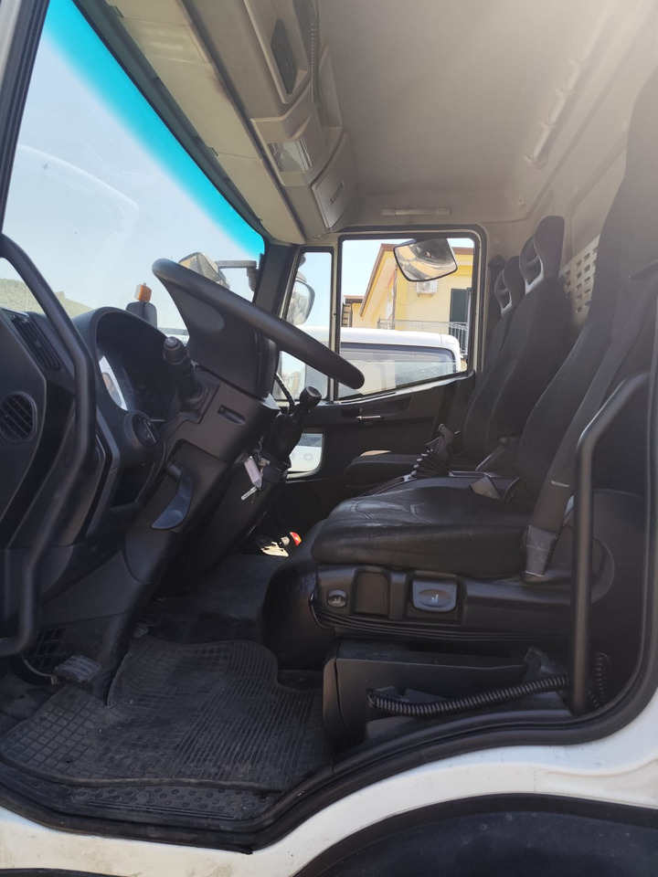 IVECO EUROCARGO 180-250 - Camion ampliroll, Camion grue: photos 3 IVECO EUROCARGO 180-250 - Camion ampliroll, Camion grue: photos 3