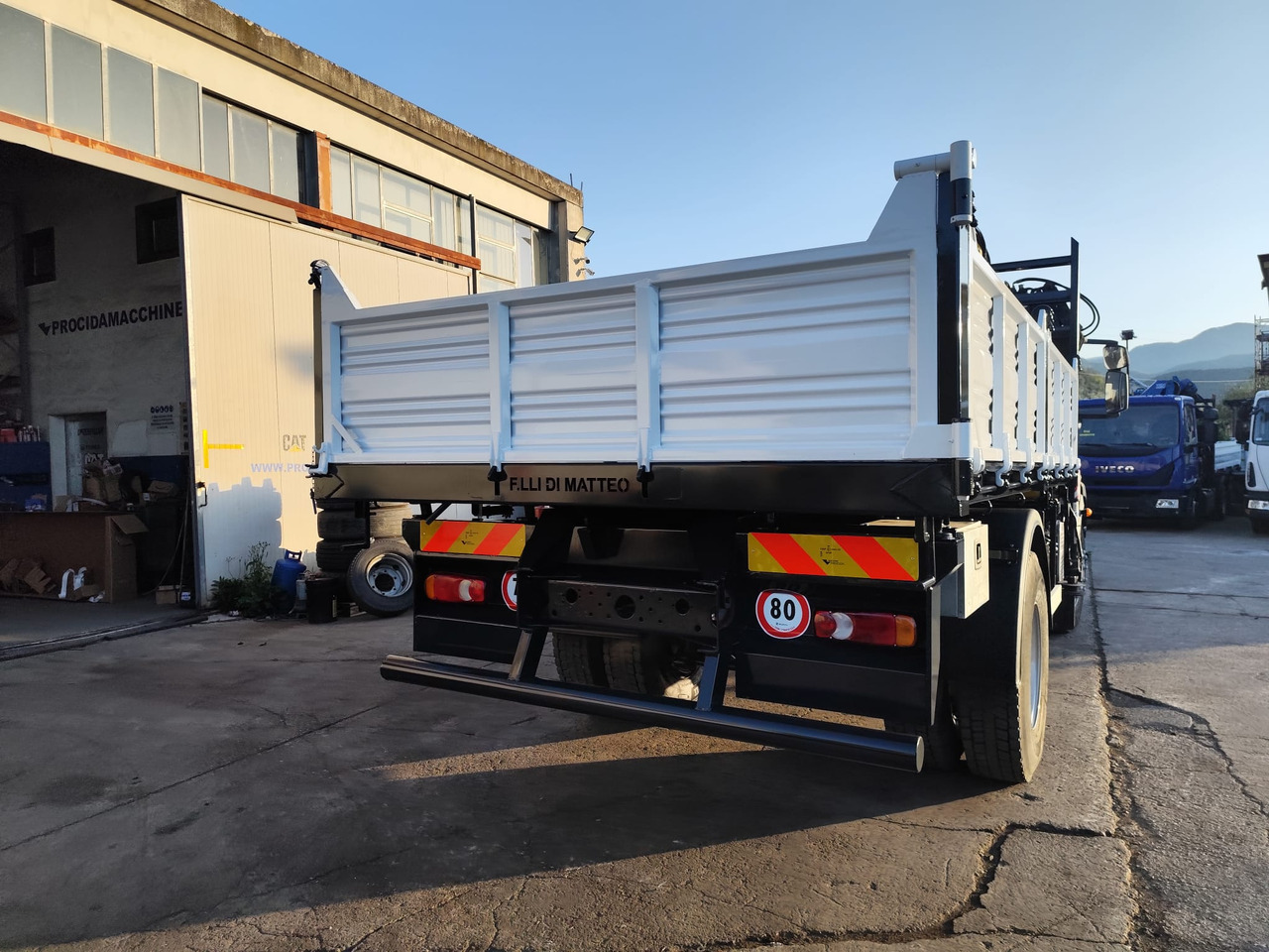 IVECO EUROCARGO 180E25 - Camion grue: photos 4 IVECO EUROCARGO 180E25 - Camion grue: photos 4