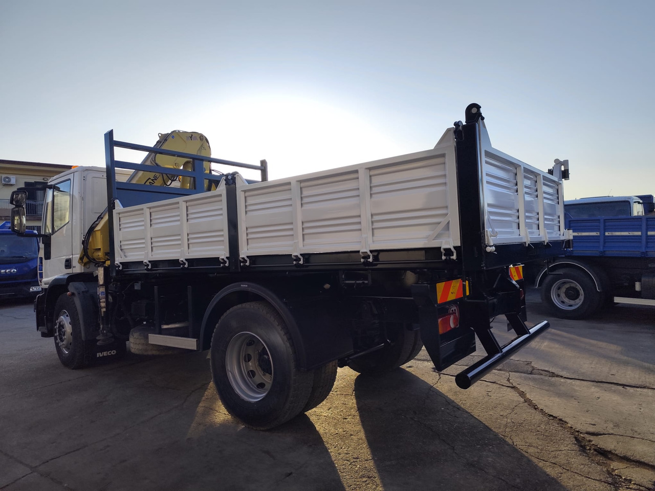 IVECO EUROCARGO 180E25 - Camion grue: photos 3 IVECO EUROCARGO 180E25 - Camion grue: photos 3