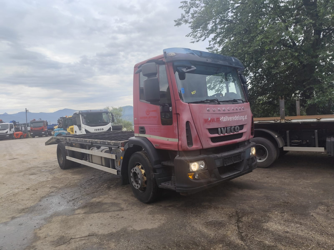 IVECO EUROCARGO 180E30 - Camion plateau: photos 1 IVECO EUROCARGO 180E30 - Camion plateau: photos 1