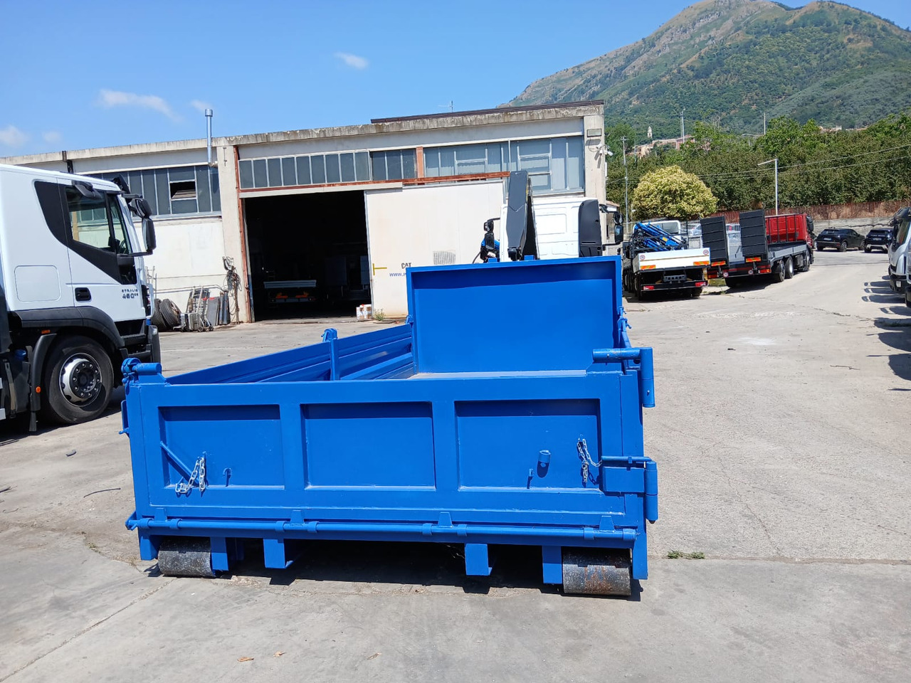 IVECO EUROCARGO 190EL25 - Camion ampliroll: photos 4 IVECO EUROCARGO 190EL25 - Camion ampliroll: photos 4