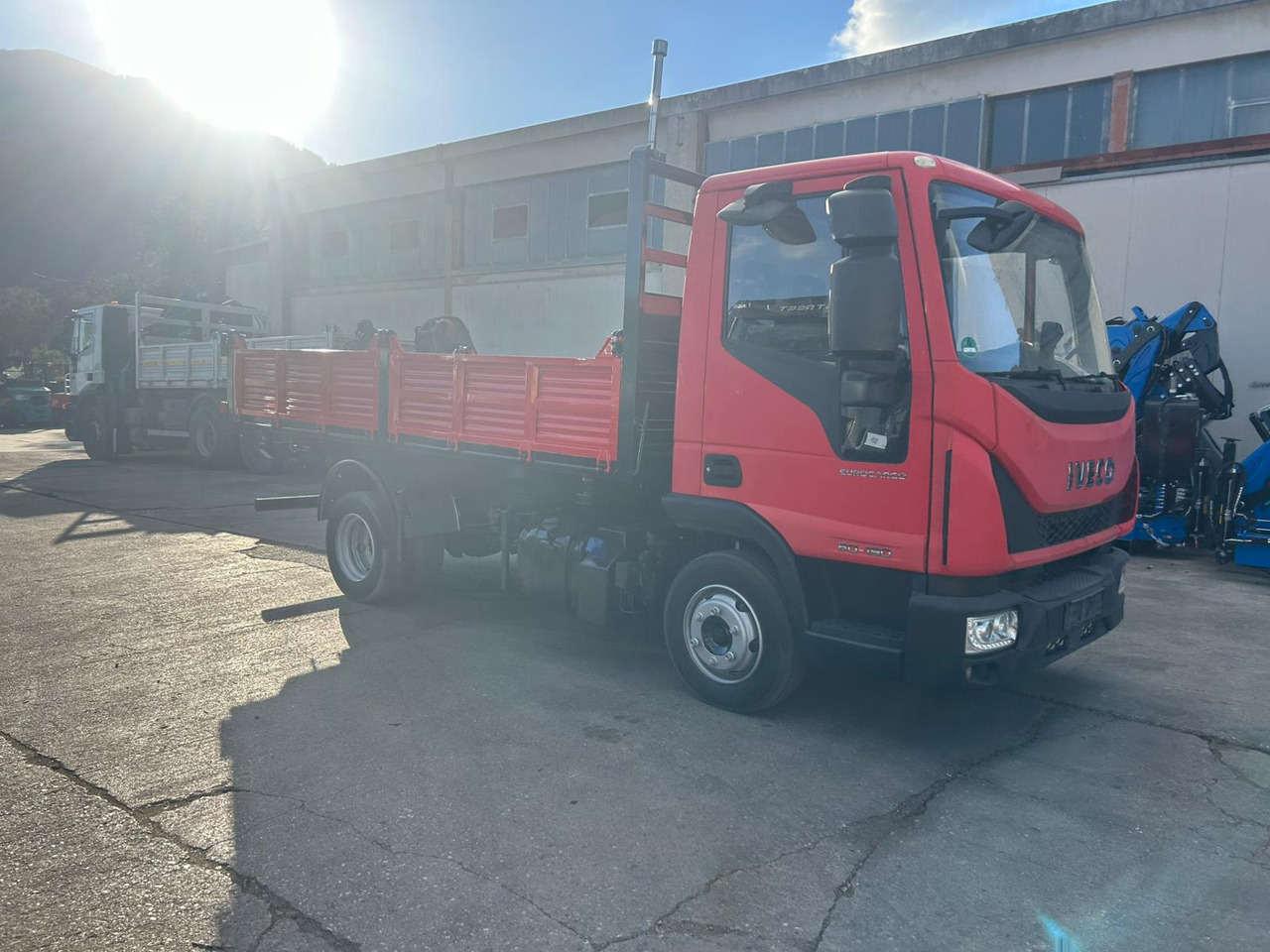 IVECO EUROCARGO 80-190 - Camion benne: photos 3 IVECO EUROCARGO 80-190 - Camion benne: photos 3