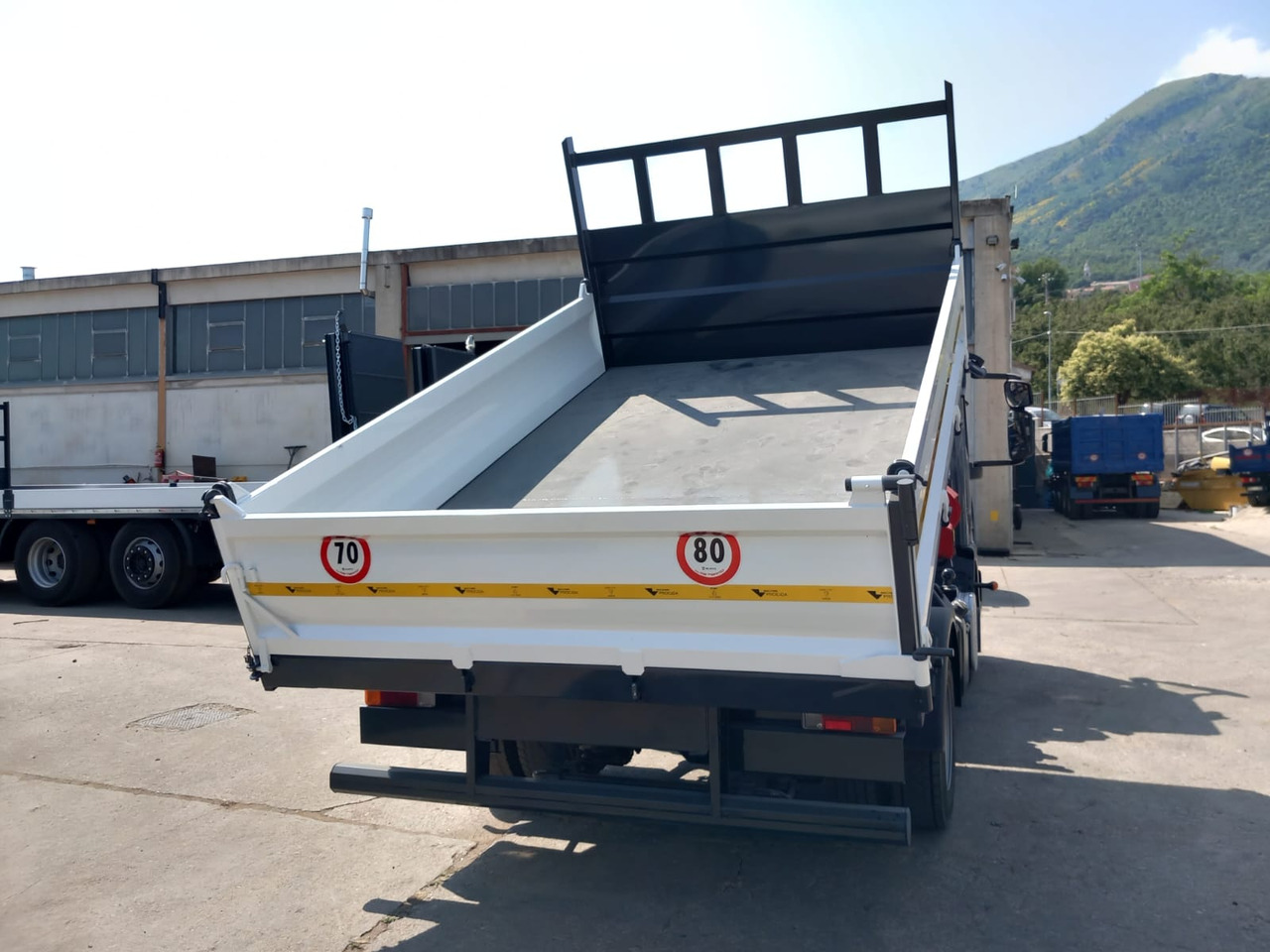 Camion grue IVECO EUROCARGO 80E22: photos 33
