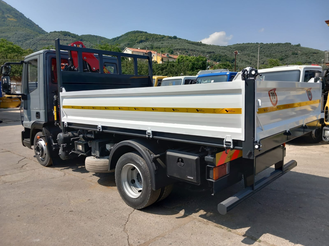 IVECO EUROCARGO 80E22 - Camion grue: photos 2 IVECO EUROCARGO 80E22 - Camion grue: photos 2