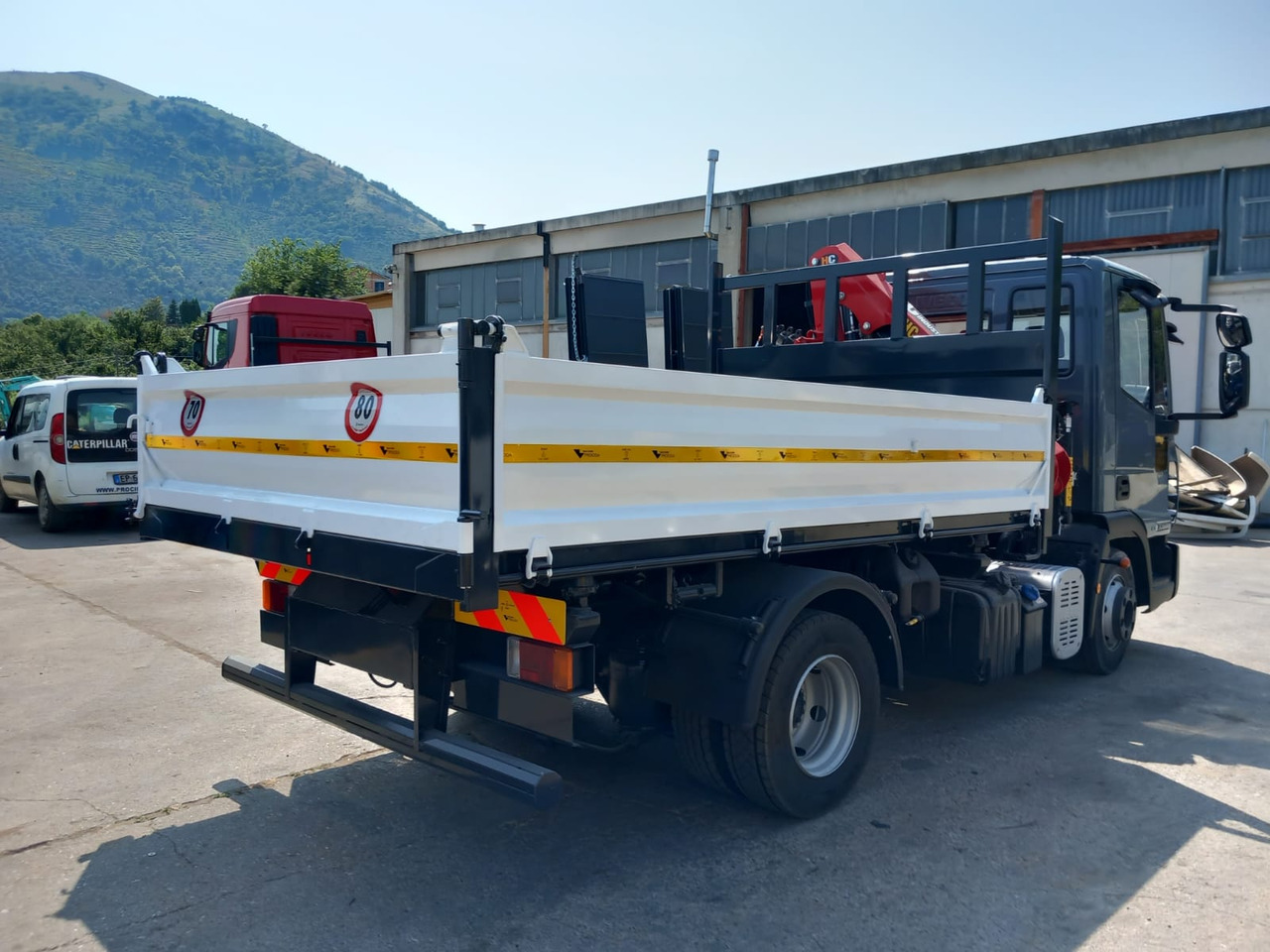IVECO EUROCARGO 80E22 - Camion grue: photos 3 IVECO EUROCARGO 80E22 - Camion grue: photos 3