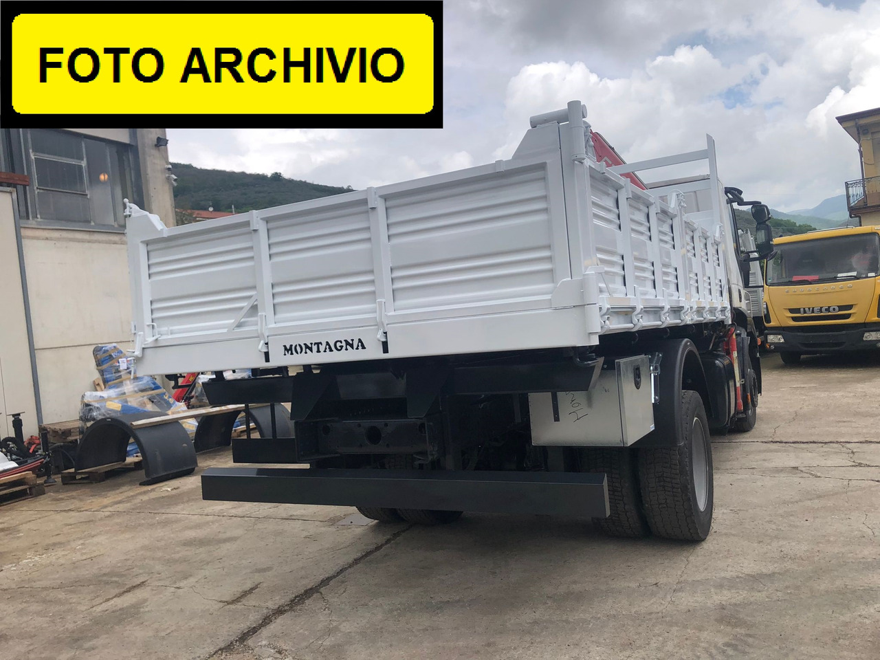 IVECO STRALIS 190S31 - Camion grue: photos 2 IVECO STRALIS 190S31 - Camion grue: photos 2