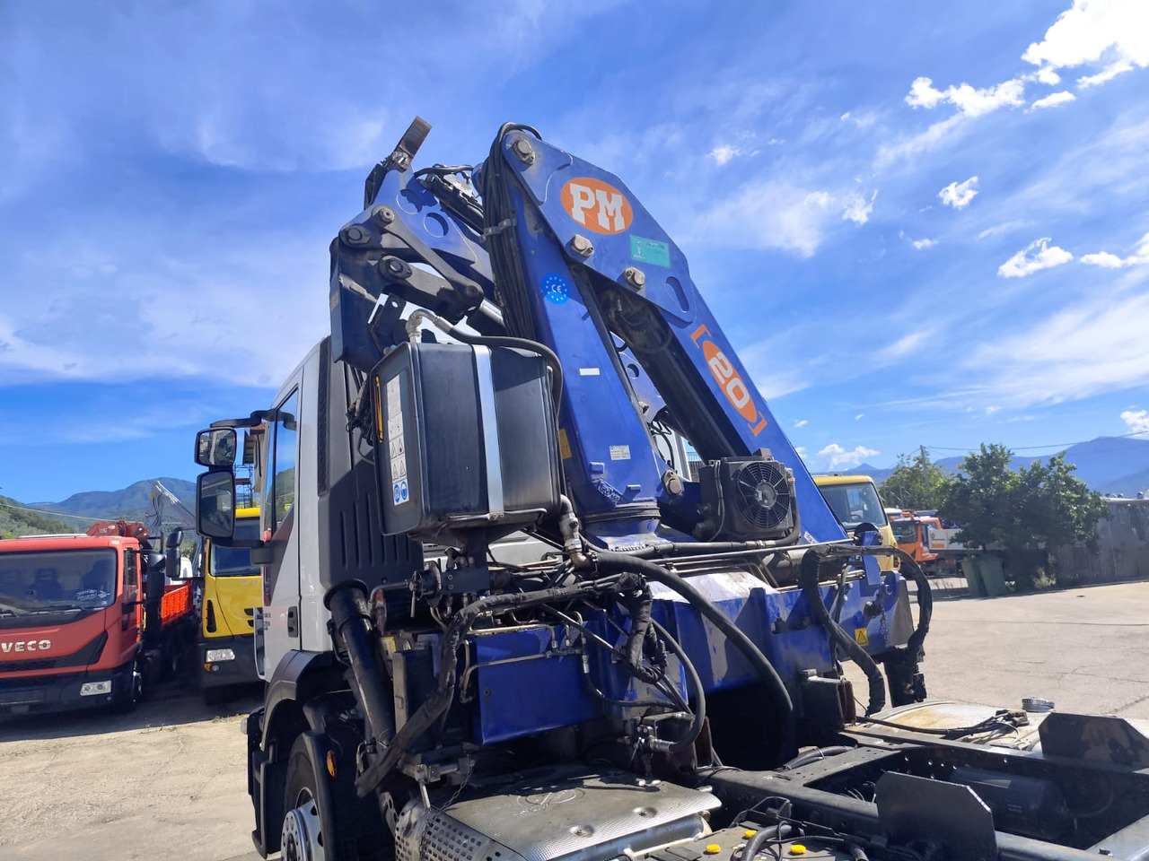 IVECO STRALIS 190S31 - Camion grue: photos 2 IVECO STRALIS 190S31 - Camion grue: photos 2