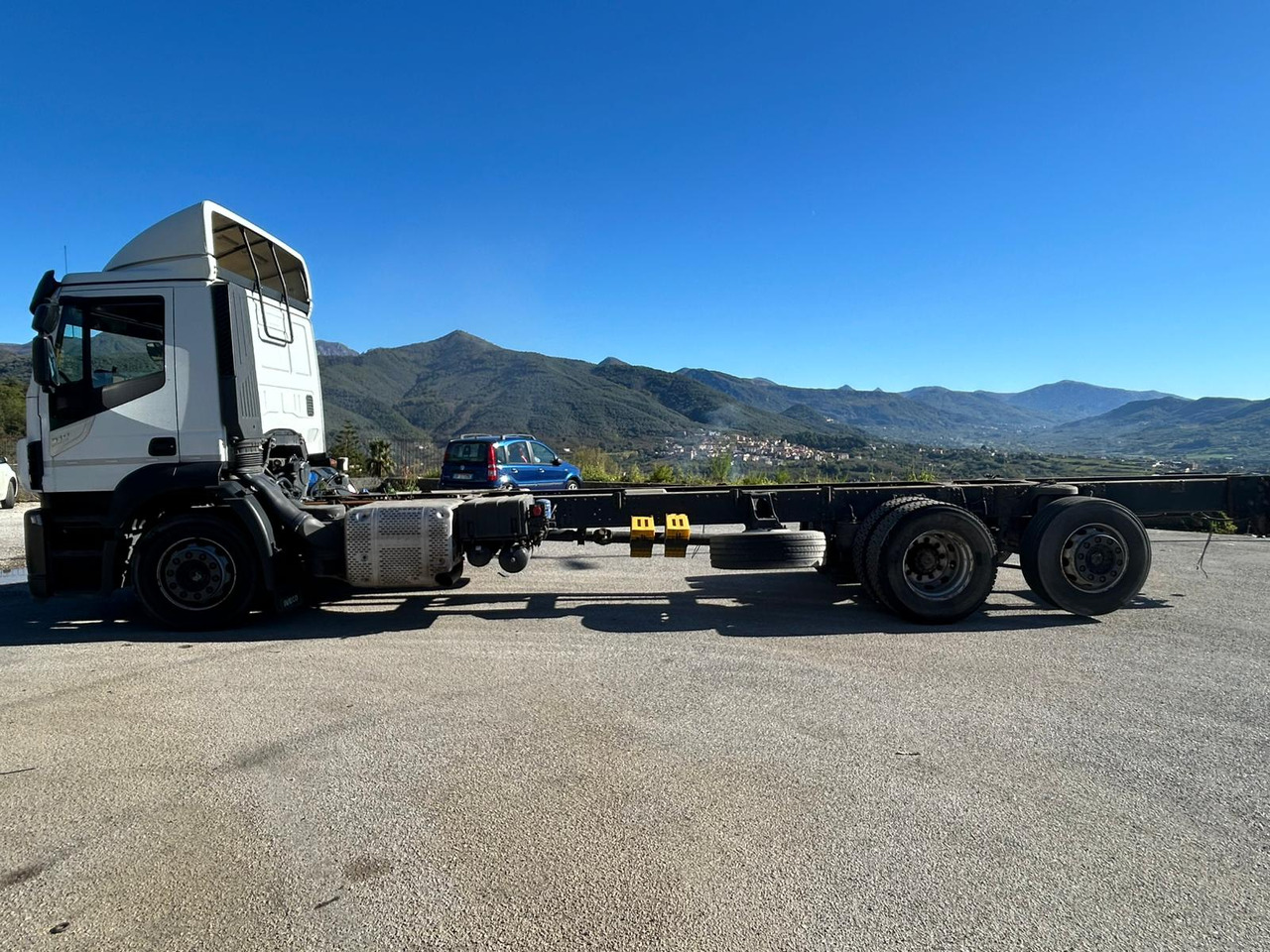 IVECO STRALIS AD 260S31 XP - Châssis cabine: photos 2 IVECO STRALIS AD 260S31 XP - Châssis cabine: photos 2