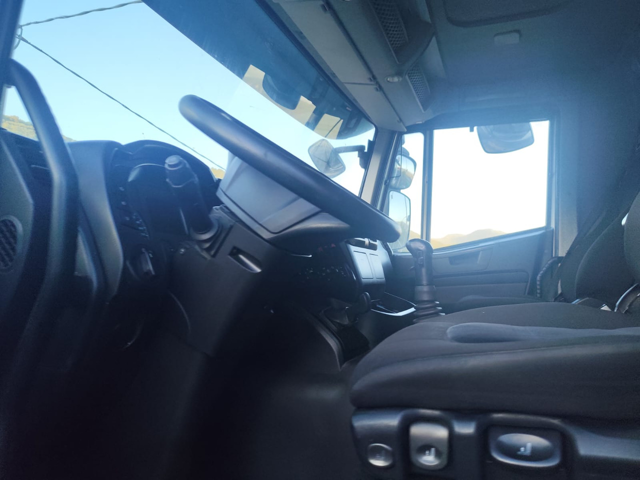 IVECO STRALIS AD 260S31 XP - Châssis cabine: photos 3 IVECO STRALIS AD 260S31 XP - Châssis cabine: photos 3