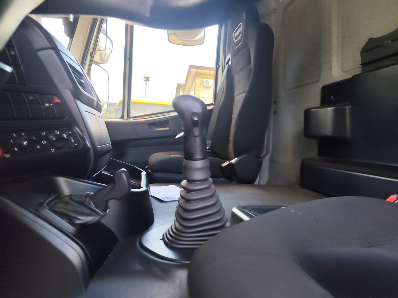 IVECO STRALIS AD 260S31 Y/P - crédit-bail IVECO STRALIS AD 260S31 Y/P: photos 12