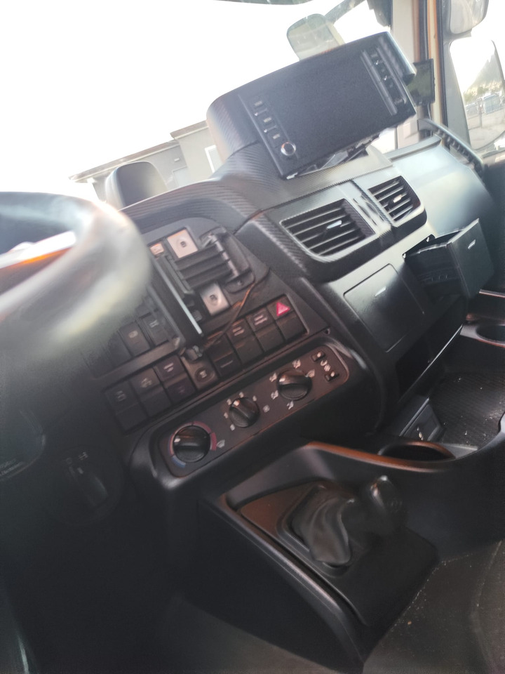 IVECO STRALIS AS 260S46 - Camion plateau: photos 3 IVECO STRALIS AS 260S46 - Camion plateau: photos 3