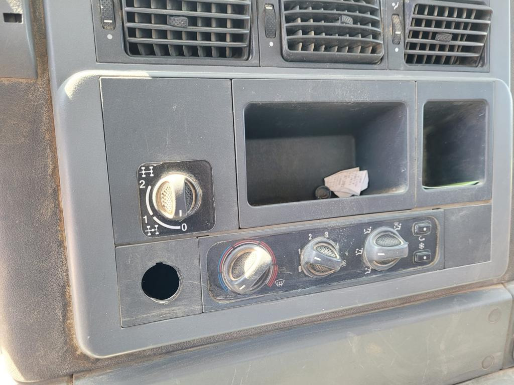 Camion grue, Camion benne IVECO TRAKKER 260T36: photos 30 Camion grue, Camion benne IVECO TRAKKER 260T36: photos 30