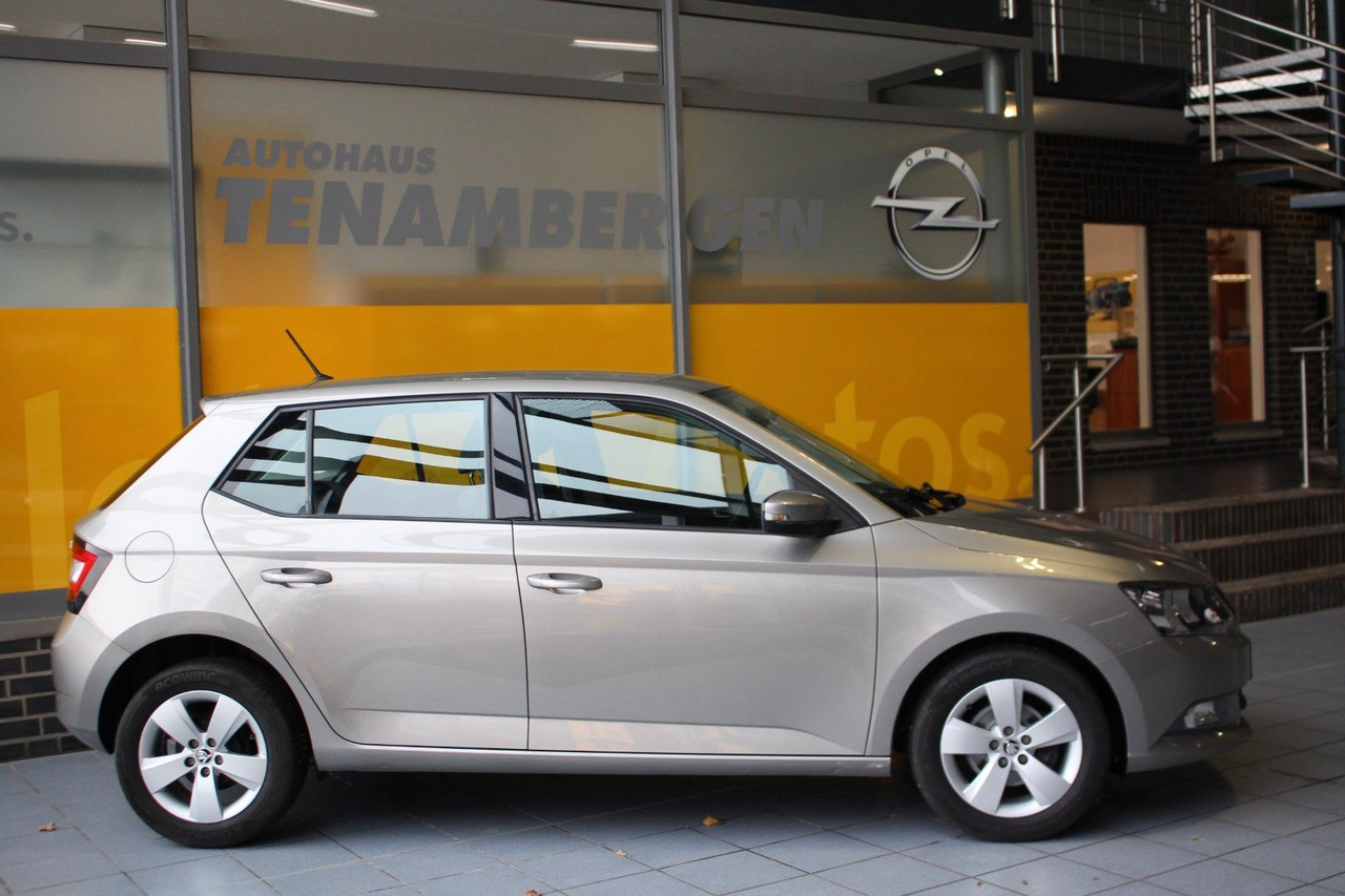 Skoda Fabia Ambition Klima Tempomat Bluetooth - Berline: photos 3 Skoda Fabia Ambition Klima Tempomat Bluetooth - Berline: photos 3