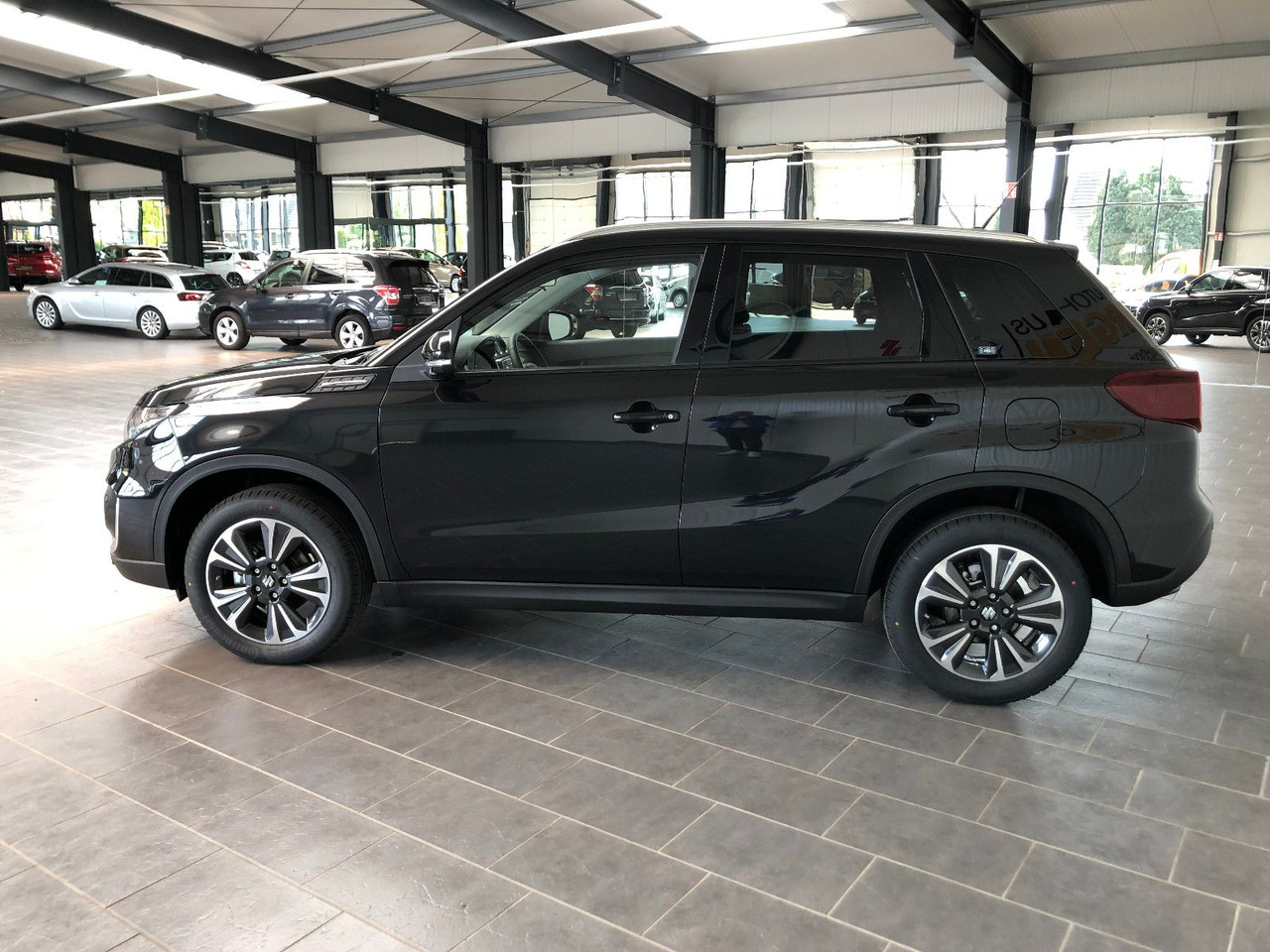 Suzuki Vitara 1.5 Hybrid Comfort+Automatik/ Panor.-Dach - SUV: photos 5 Suzuki Vitara 1.5 Hybrid Comfort+Automatik/ Panor.-Dach - SUV: photos 5