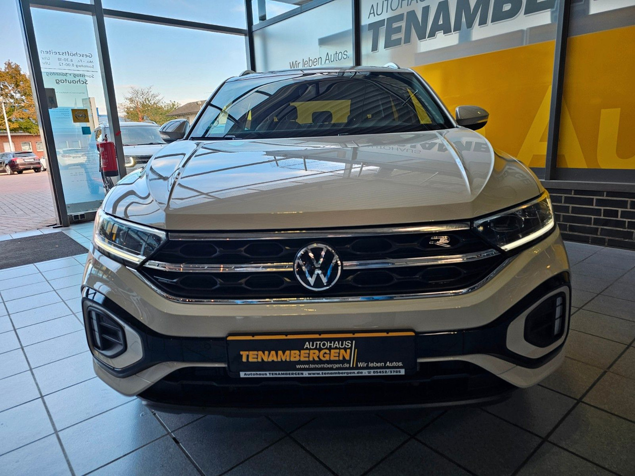 Volkswagen T-Roc R-Line eHeckklappe SHZ LED - SUV: photos 3 Volkswagen T-Roc R-Line eHeckklappe SHZ LED - SUV: photos 3