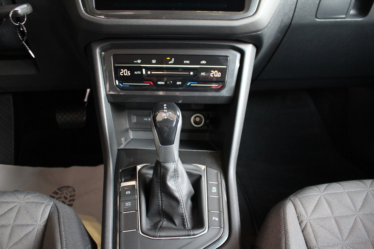 SUV Volkswagen Tiguan Life DSG LED Kamera Navi AHK ACC: photos 17